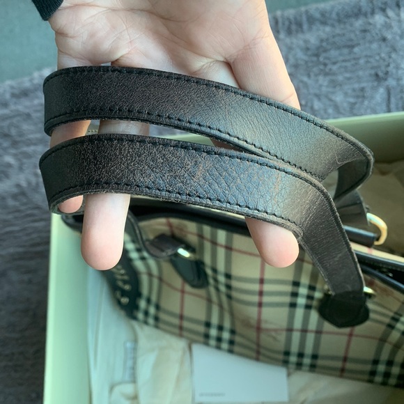 Classic Burberry Authentic Bag - Picture 9 of 15